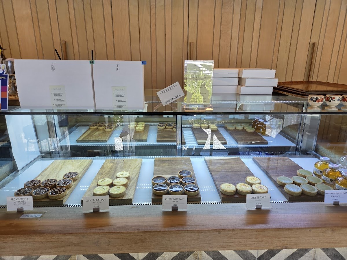 Chodangmeal Cafe in Gangneung: Corn Tart & Unique Gelato Near Gyeongpo Beach 2 ์ด๋น๋ฐ in ๊ฐ๋ฆ