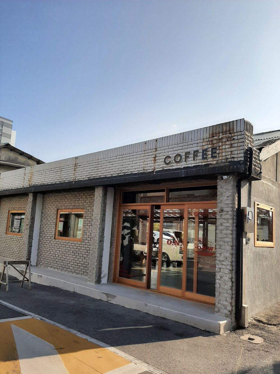 Cafe Onyouwol in Gangneung: Cozy Hanok Cafe Near Central Market with Signature Buttercream Latte