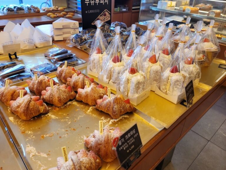 Toujours Bakery Seongjeong Branch (뚜쥬루과자점 성정점) in Cheonan (천안)