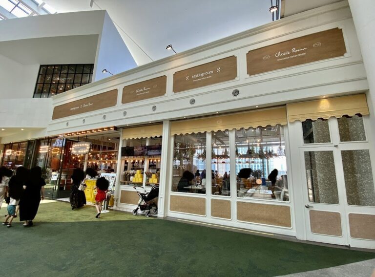 Puffroom X Cheeseroom World Tower: Italian Dining with Cheese Delights in Jamsil