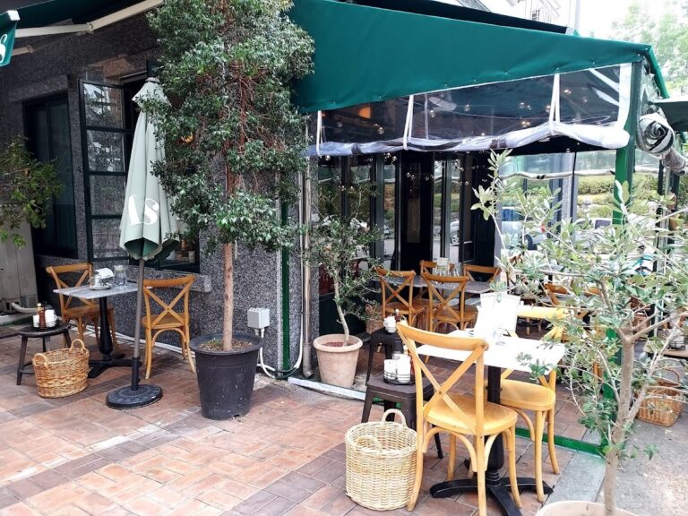 Lees Cafe (리스카페) in Pangyo: Popular American-Style Brunch with Noted Dishes & Tips